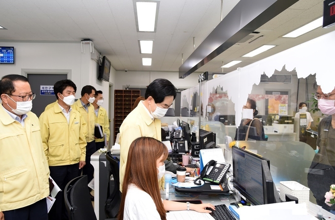 안병용 의정부시장이 녹양동주민센터를 방문했다./의정부시제공