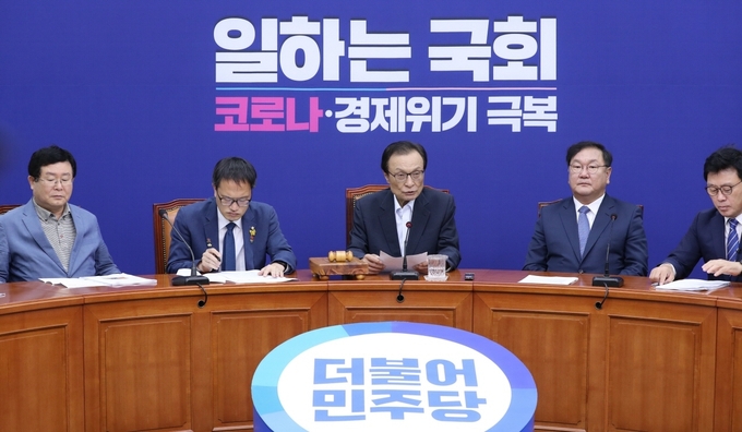  더불어민주당 이해찬 대표가 6일 오전 서울 여의도 국회에서 열린 최고위원회의에서 발언하고 있다. (사진=연합뉴스) 