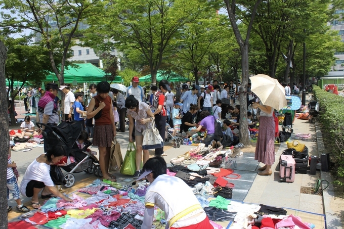 고양시 원당시장, 출입문 4곳 알바 6000 인력 긴급 투입.(사진=고양시 제공).