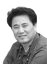 시나리오작가·시인<br>
수원영화인협회장