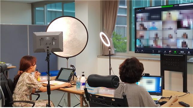 파주에 위치한 경기도율곡연수원의 초중등 1급 정교사 자격연수 온라인 수업 모습{사진제공=파주교육지원청}