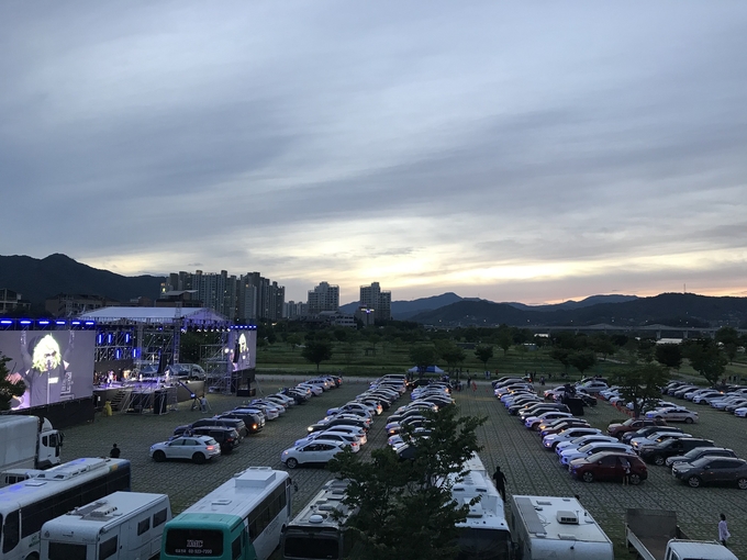 경기문화재단이 경기도형 문화뉴딜 코로나19 예술프로젝트인 ‘드라이빙 씨어터’ 4회 공연을 성황리에 마쳤다. (사진=경기문화재단 제공)