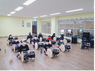 새로 구축된 예술공감터에서 '신명나는 장구수업' 한창이다. (사진=경기도교육청 제공)