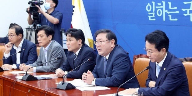  원내대책회의 발언하는 민주당 김태년 원내대표 (사진=연합뉴스 ) 