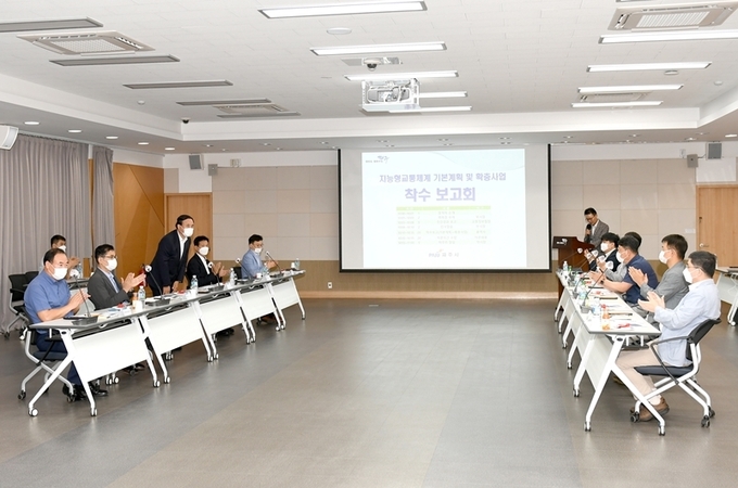 파주시가 스마트 교통체계 구축사업 착수보고회를 개최하고 있다{/사진제공=파주시청}