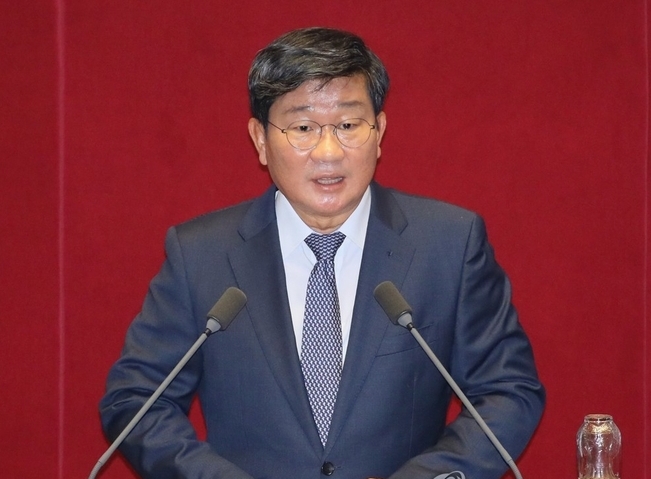  국회 정보위원장에 선출된 전해철 더불어민주당 의원이 16일 국회 본회의에서 당선 소감을 말하고 있다. (사진=연합뉴스) 