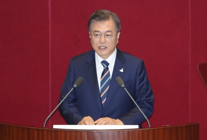 문재인 대통령이 16일 국회 본회의장에서 열린 제21대 국회 개원식에서 개원축하 연설을 하고 있다. (사진=연합뉴스) 