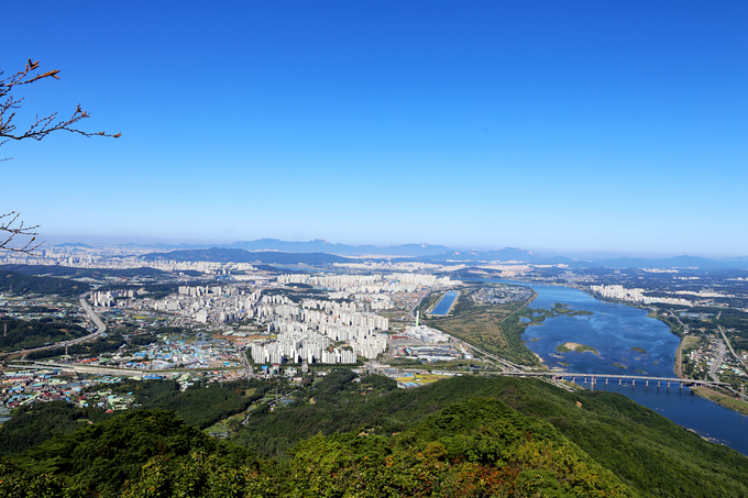 검단산에서 바라본 하남시 전경 사진/하남시 제공