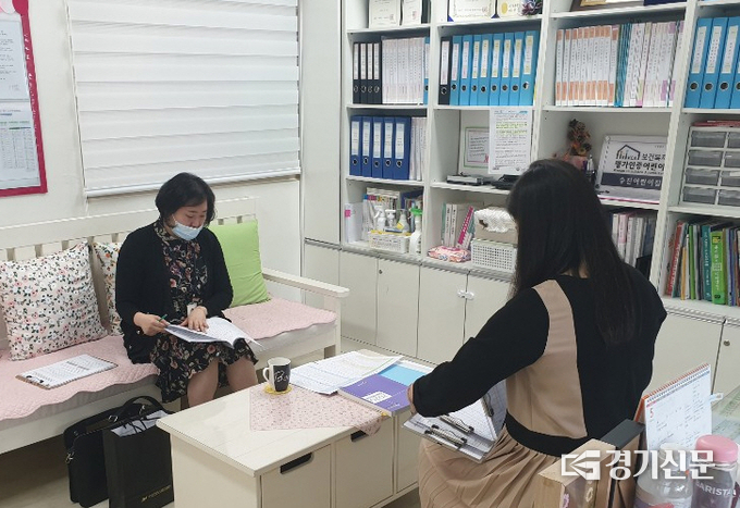 포천시육아종합지원센터에서 어린이집 평가인증을 위한 컨설팅이 이루어 지고 있다. / 포천시 제공