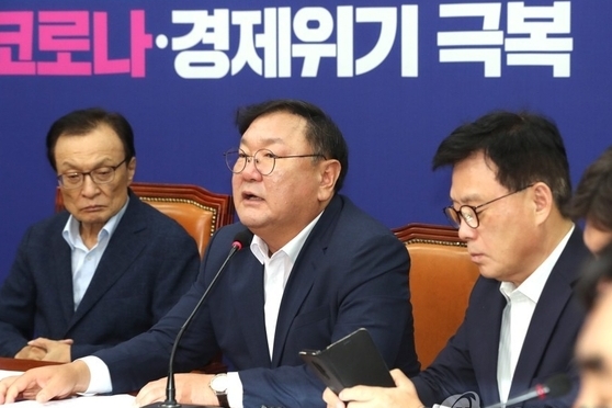 더불어민주당 김태년 원내대표가 27일 오전 서울 여의도 국회에서 열린 최고위원회의에서 발언하고 있다. 사진=연합뉴스 