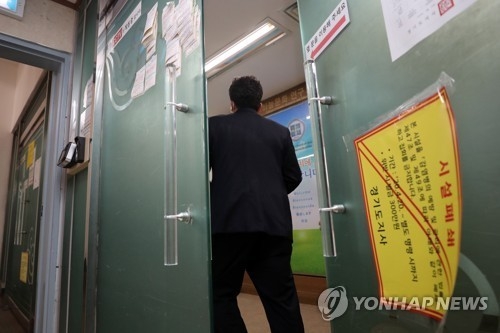 신천지예수교 증거장막성전(신천지)에 대한 수사를 진행 중인 검찰이 지난 5월 22일 오전 신천지 과천 총회본부와 가평 평화의 궁전, 부산과 광주, 대전 등의 신천지 관련 시설 여러 곳에 대해 압수수색을 실시했다. (사진=연합뉴스 제공)