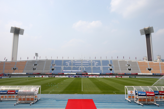 프로축구 K리그2 선두를 달리고 있는 수원FC가 8월 1일 열리는 하나원큐 K리그2 2020 13라운드 안산그리너스FC 전부터 관중 입장을 시작한다. 사진은 수원FC의 홈 구장인 수원종합운동장 모습. (사진=수원FC 제공) 