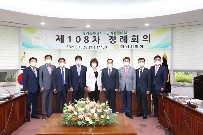 경기동부권 시·군의장협의회가 제108차 정례회의를 열고 3선의 방미숙 하남시의장을 만장일치로 협의회장에 추대했다. /하남시의회 제공