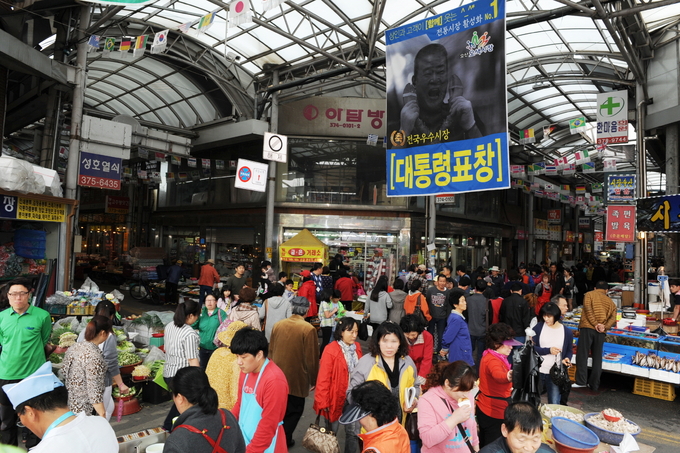 사진=오산오색시장2020깔끔음식업소만들기 공모사업을 추진하고 있다./ 오색시장 전경
