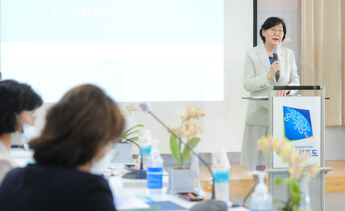 이정옥 여성가족부 장관이 27일 용인시 기흥구 '경기IT 여성새로일하기 센터'를 방문해 인사말을 전하고 있다. (사진=조병석 기자)