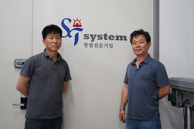 ST시스템 최재혁대표(좌), 안인수 부장(우) (사진=오재우 기자)