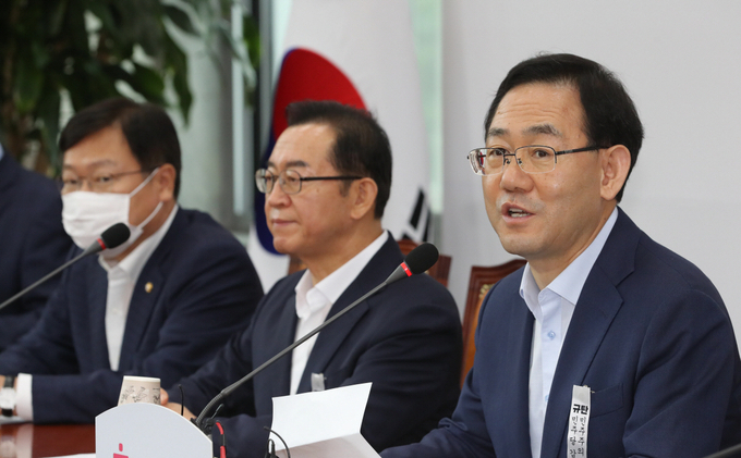 미래통합당 주호영 원내대표가 3일 오전 서울 여의도 국회에서 열린 '이상직의원·이스타 비리 의혹 진상규명TF' 1차회의에서 발언하고 있다. 사진=연합뉴스 