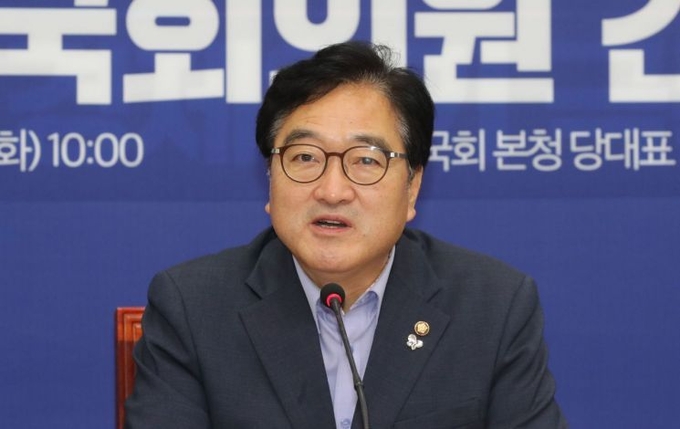 4일 서울 여의도 국회에서 열린 '민주당 행정수도 완성 추진단 서울 지역 국회의원 간담회'에서 우원식 단장이 모두발언을 하고 있다. 사진= 연합뉴스 