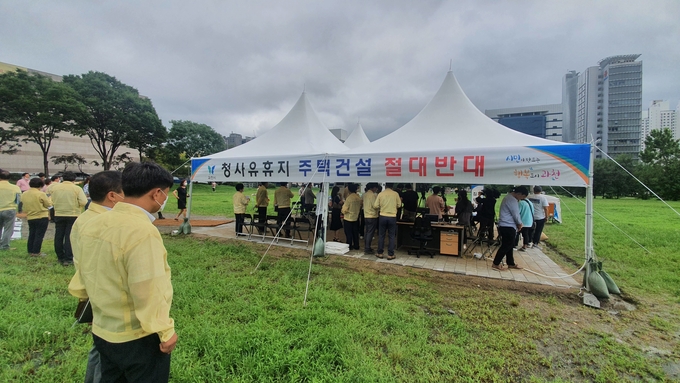 정부과천청사 유휴부지에 세워진 야외시장실. (사진=조병석 기자)