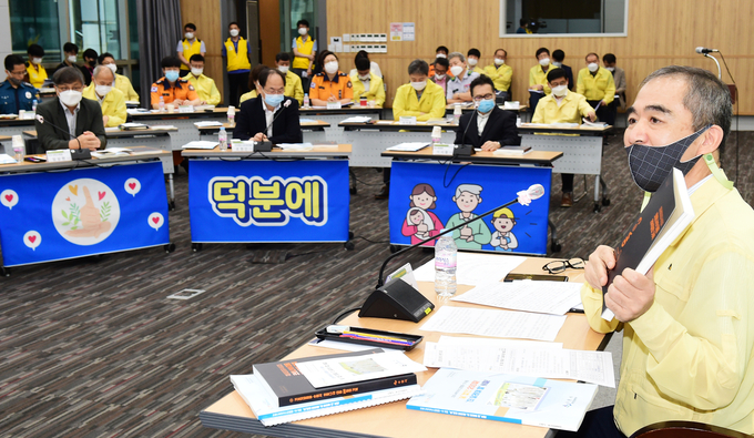 회의를 주재하고 있는 조무영 수원시 제2부시장. (사진 = 수원시 제공)