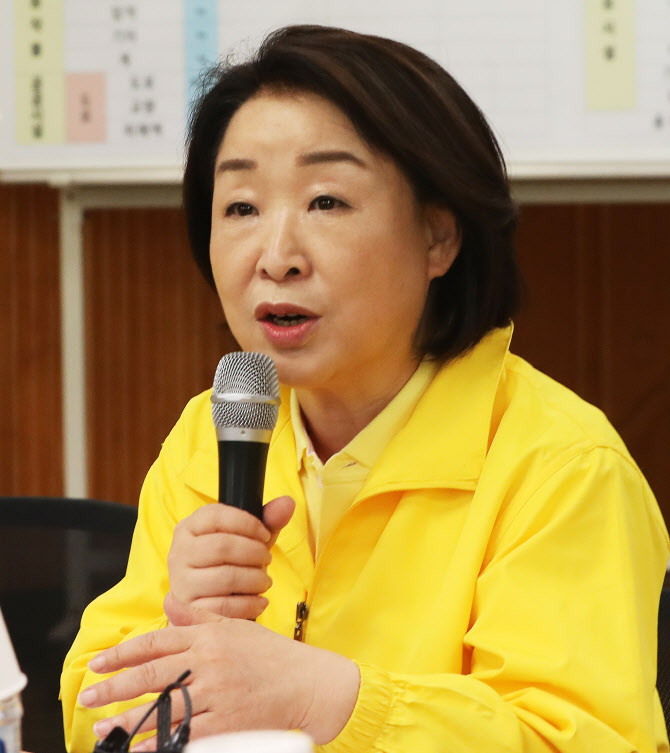 심상정 정의당 대표가 7일 오전 경기도 안성시 죽산면사무소에 설치된 상황실에서 최근 계속된 집중호우로 인한 피해 상황을 보고받은 후 발언하고 있다. (사진=연합뉴스) 
