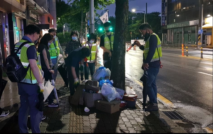 구리시가 깨끗하고 쾌적한 생활환경 조성을 위해 지난 10일부터 오는 11월 30일까지 쓰레기 무단투기행위 집중단속기간을 운영한다./구리시 제공
