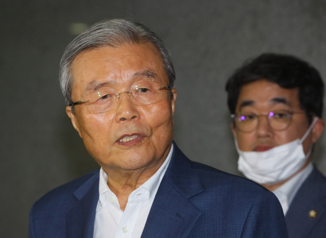  김종인(왼쪽) 통합당 비상대책위원장. 사진= 연합뉴스 