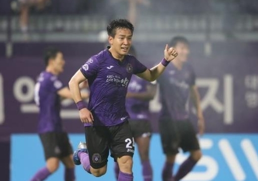 15일 안양종합운동장에서 열린 하나원큐 K리그2 2020 15라운드 부천FC와 FC안양의 경기에서 FC안양 권용현이 1-1로 맞선 후반 19분 역전골을 성공시킨 뒤 세리머니를 하고 있다. (사진=한국프로축구연맹 제공)
