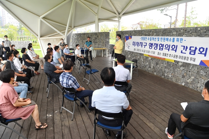 김상호 시장이 망월천 현장 간담회에서 망월천 수질개선 및 주변 환경 개선 적극 노력하기로 약속했다./하남시 제공