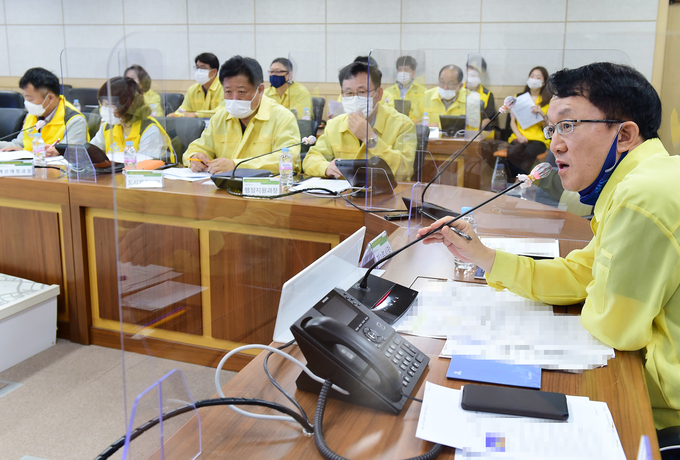 조청식 제1부시장이 19일 코로나19 대응 추진상황보고회에서 발언하고 있다. (사진=수원시 제공)
