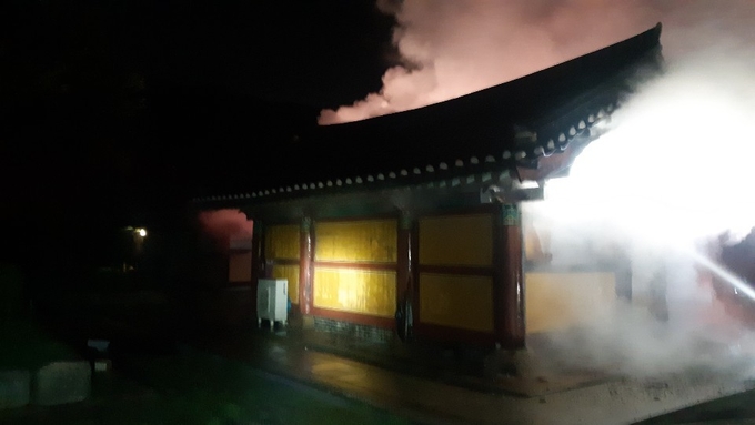 화성시 용주사 호성전 화재. (사진=소방재난본부 제공)