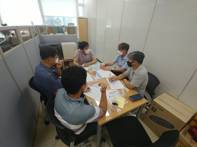 사진=오산시는 지난 19일 시청에서 화성.오산지역 건축사회 소속 건축사와 간담회를 가졌다/오산시 제공