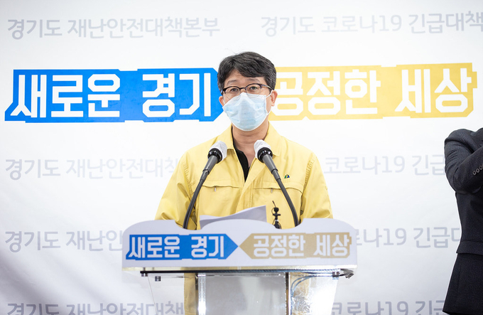 20일 오후 경기도청 브리핑룸에서 임승관 경기도 코로나19 긴급대책단 공동단장(경기도의료원 안성병원장)이 온라인 브리핑 방식으로 코로나19 긴급대책단 정례브리핑을 하고있다. (사진=경기도 제공)