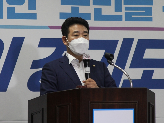 더불어민주당 경기도당위원장으로 선출된 박정 의원(파주을)이 수락연설을 하고 있다.(사진=더불어민주당 경기도당 제공)