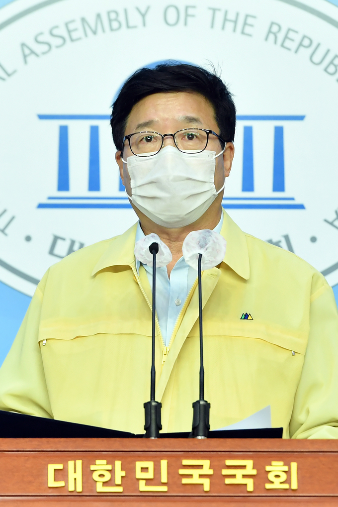 염태영(수원시장) 전국시장·군수·구청장협의회 대표회장이 기자회견에서 발언하고 있다. (사진=수원시 제공)