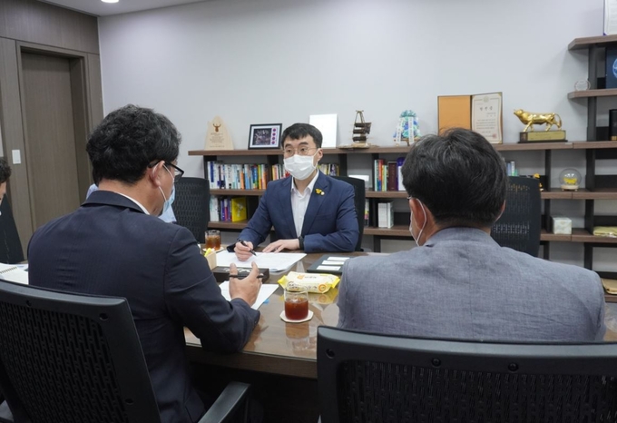 더불어민주당 김남국 의원이 법무부 담당자들에게 조두순 출소 후 재범방지 대책과 관련, 실질적 방안과 대책 마련을 주문했다. /김남국 의원실 제공