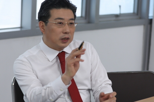 이창근 미래통합당 하남시 당협위원장은 인터뷰에서, 3기 교산 신도시 교통망인 3호선 연장안은 원안대로 통과돼야 하며, 기재부는 '수요 추정'을 필히 밝혀야 할 것이라고 주장했다. /김대정기자