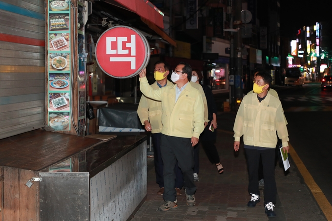 조광한 남양주시장이 태풍 바비 피해를 최소화하기 위해 지난 25일 야간 긴급 현장점검에 나섰다./남양주시 제공