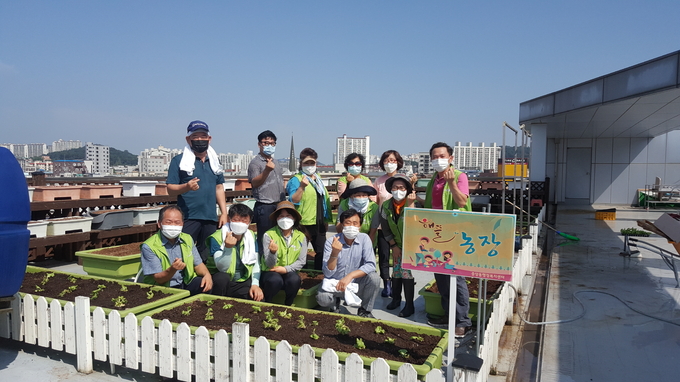 사진=오산시 중앙동지역사회보장협의체는 '해뜰농장'의 봄 농사를 정리하고 가을농사를 시작한다고 밝혔다./오산시 중앙동사무소 제공