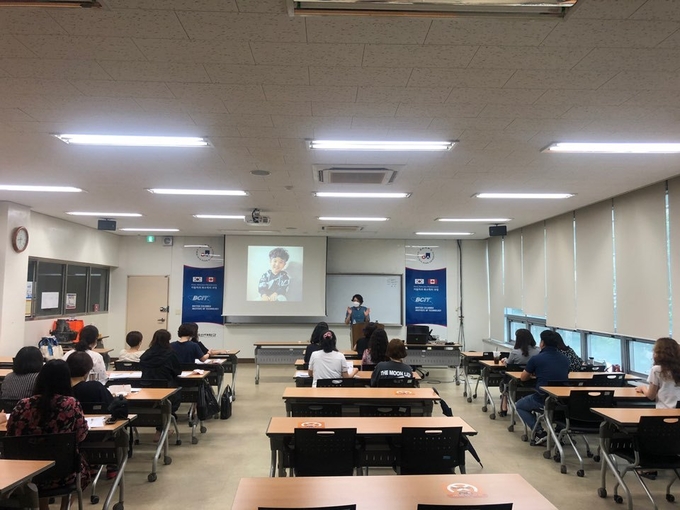 사진=오산대학교 HRD사업단은 지난 2주간 오산시 육아종합지원센터 직원들을 대상으로 영상촬영 및 편집 기초과정을 진행했다./오산대학교 제공