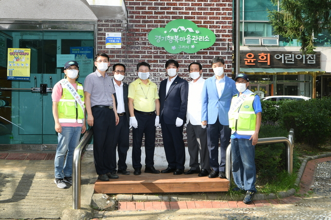 구리시는 지난 25일 교문동 소재 가능골 경로당 2층에 마련된 ‘구리시 경기행복마을관리소’에서 개소식을 갖고 본격적인 운영에 들어갔다. /구리시 제공