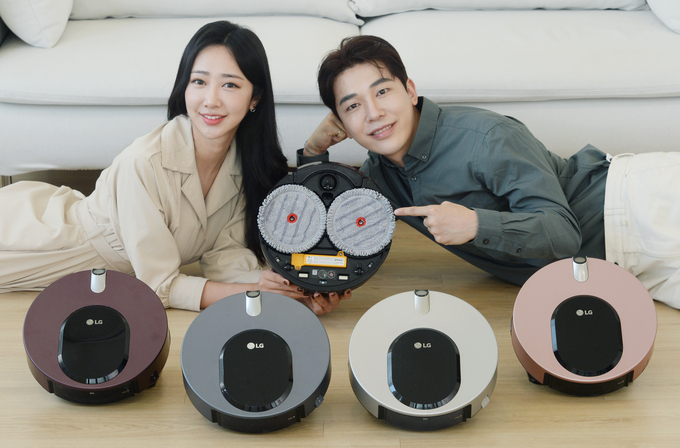 LG전자는 27일 물걸레 전용 로봇청소기 'LG 코드제로 M9 씽큐'를 출시했다. (사진=연합뉴스)