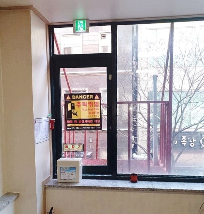 구리소방서는 최근 울산 지역에서 발생한 발코니 사고와 관련, 방치된 비상구 발코니 추락 사고 재발 방지 대책을 오는 12월 말까지 추진한다./구리소방서 제공.