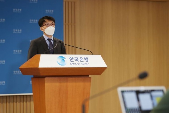 박성빈 한은 경제통계국 국민계정부장이 1일 서울 중구 한은에서 ‘2020년 2분기 국민소득(잠정)’에 대해 설명하고 있다. (사진=한국은행)