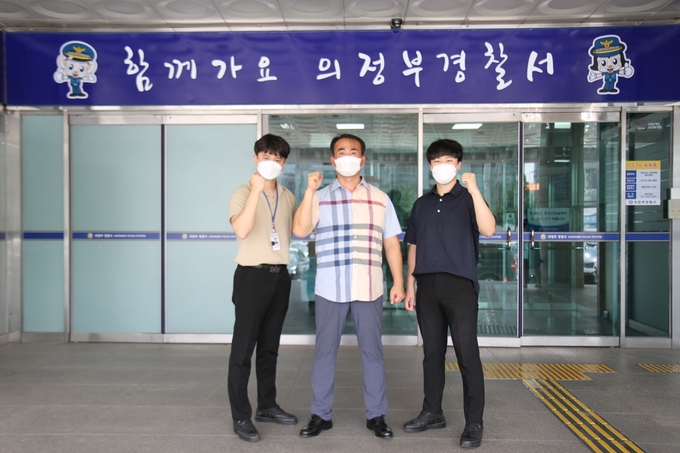 의정부경찰서 추적수사팀. 김필성 추적수사팀장(가운데)과 팀원들 (사진=의정부경찰서 제공)