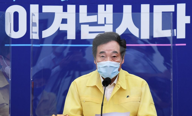 더불어민주당 이낙연 대표가 2일 오전 서울 여의도 국회에서 열린 최고위원회의에서 발언을 하고 있다. (사진= 연합뉴스) 