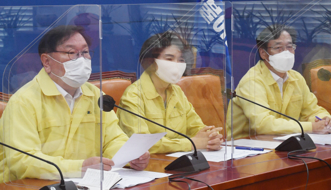 김태년 더불어민주당 원내대표가 3일 오전 서울 여의도 국회에서 열린 정책조정회의에서 발언하고 있다. (사진= 연합뉴스) 