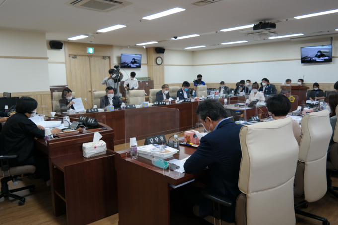 3일 경기도의회 경제노동위원회 상임위가 열리고 있다. (사진=이지은 기자)