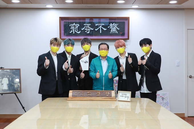 남양주시는 3일 시장 집무실에서 가수 LST를 홍보대사로 위촉했다./남양주시 제공