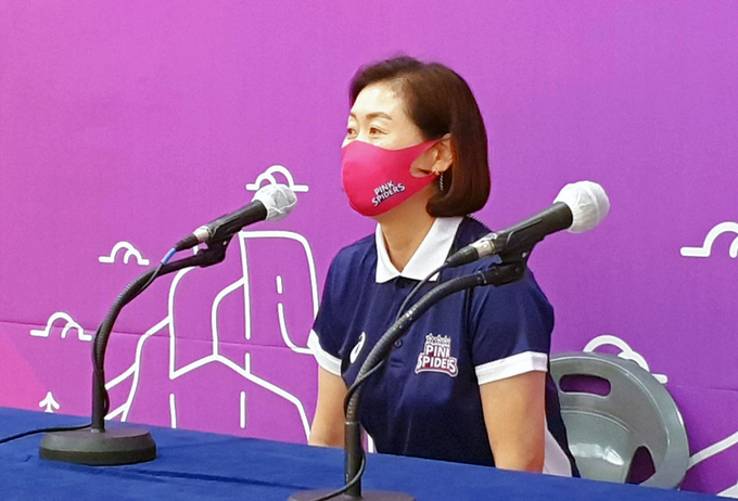 인터뷰하는 박미희 감독 (사진=연합뉴스 제공)